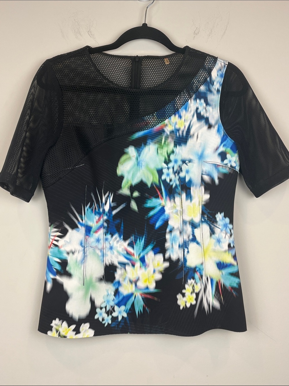 Elie Tahari Scuba Fabric Black Floral Mesh Short Sleeve Top Floral Size Medium